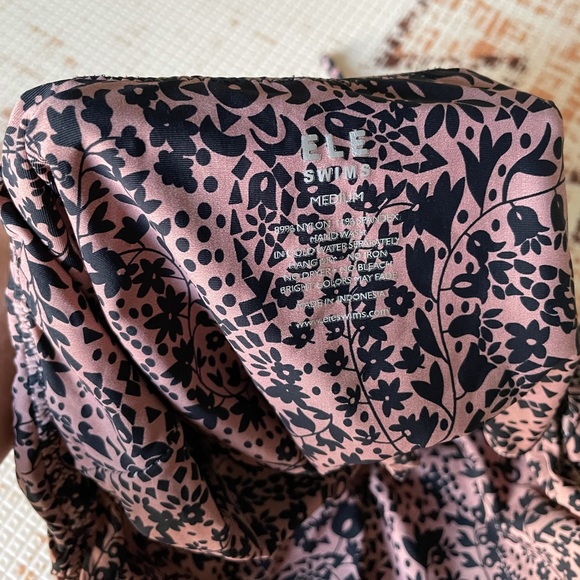 Beautiful Ele Swim high neck one piece - Picture 4 of 4